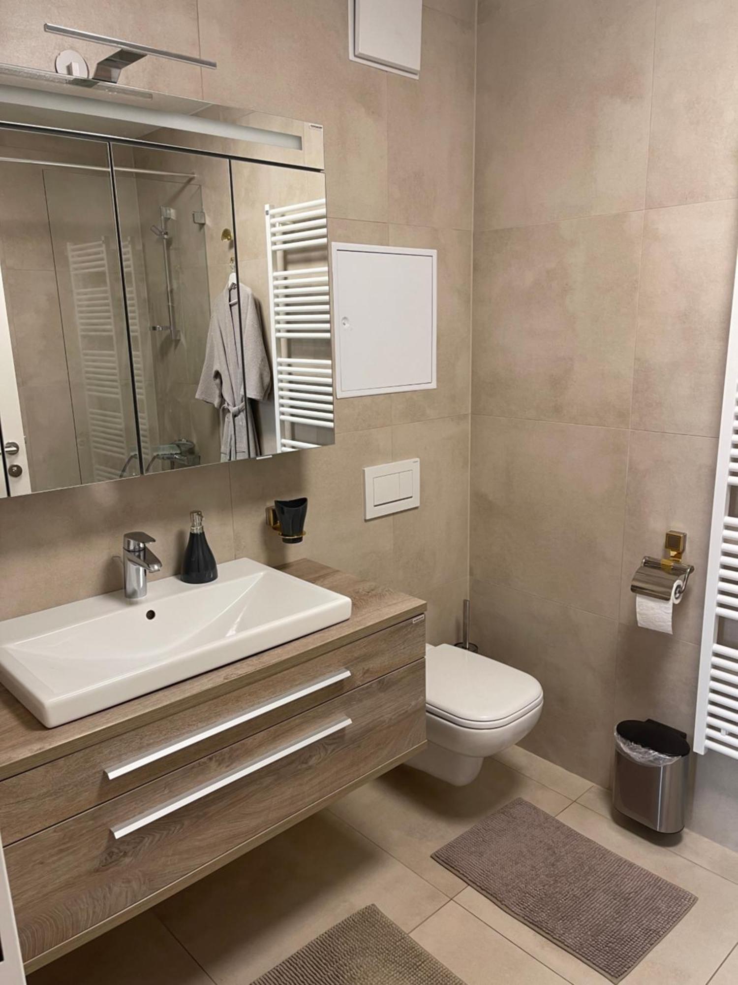 וינה Amazing Austria Center Apartment Near Uno City מראה חיצוני תמונה